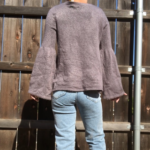⭐️4/$25 AE super soft bell sleeve purple sweater M - Picture 6 of 8
